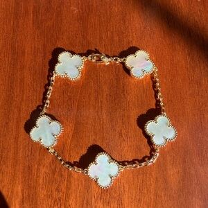 White 18K Gold 5 motif bracelet